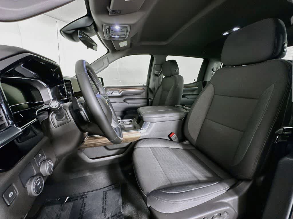 Used 2025 Chevrolet Silverado 1500 LT RWD image 12