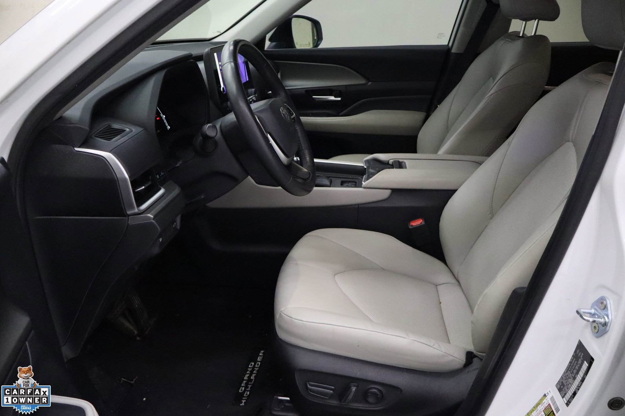 Used 2024 Toyota Grand Highlander XLE image 14