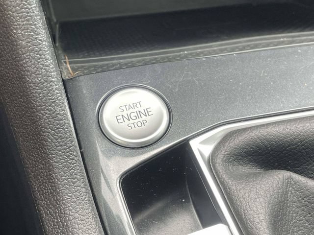 Used 2023 Volkswagen Tiguan SE w/ Panoramic Sunroof Package FWD image 30