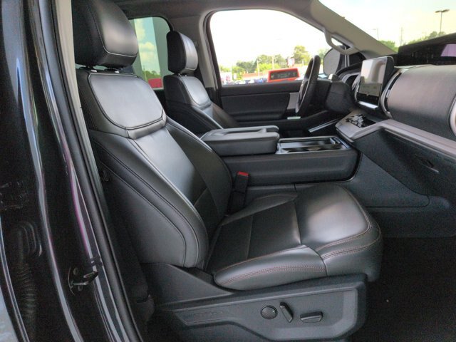 Certified 2025 Ford Expedition Active AWD/4WD image 35