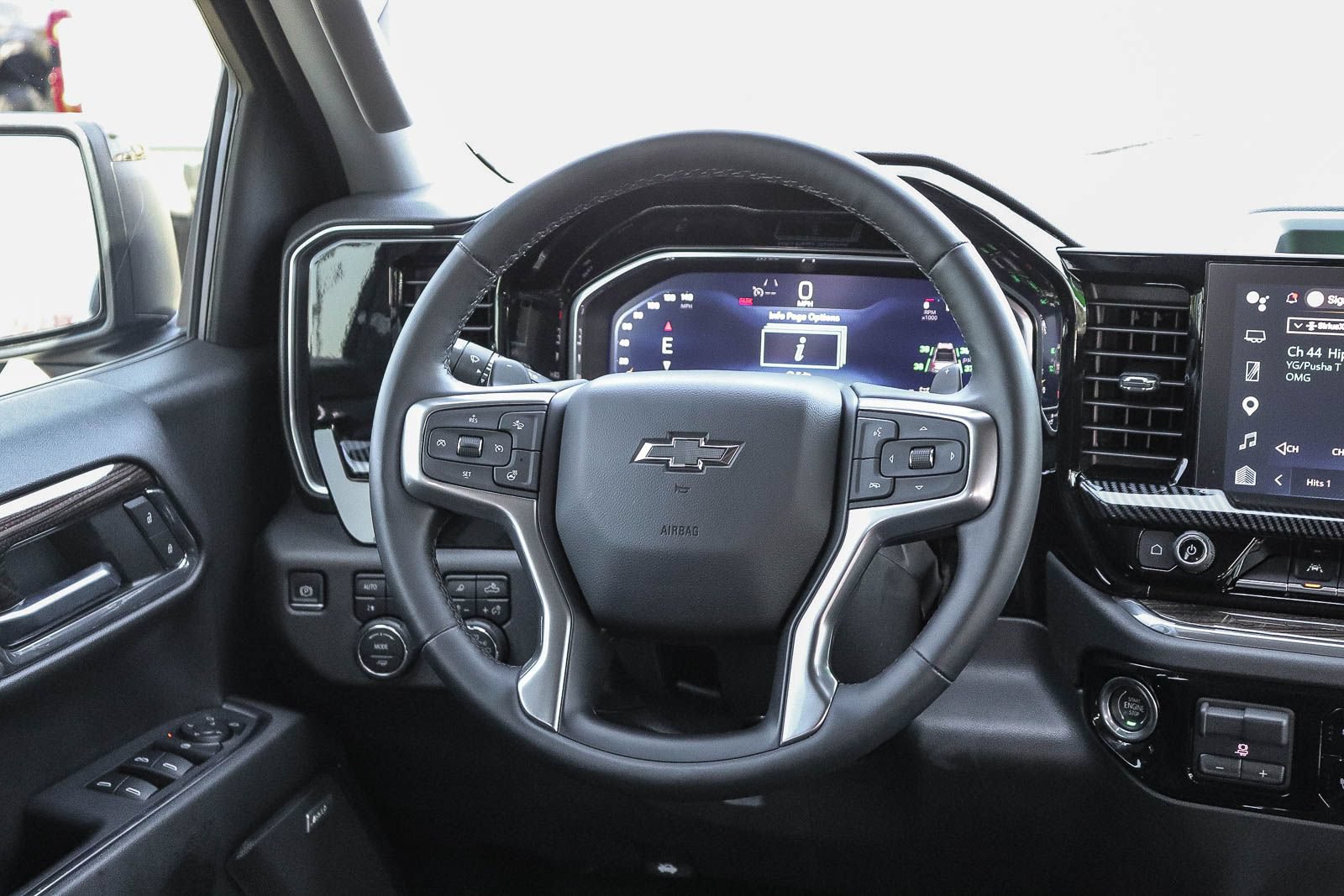 Used 2023 Chevrolet Silverado 1500 LT Trail Boss w/ LT Trail Boss Premium Package AWD/4WD image 15