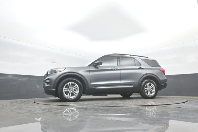 Certified 2022 Ford Explorer XLT w/ Equipment Group 202A image 30