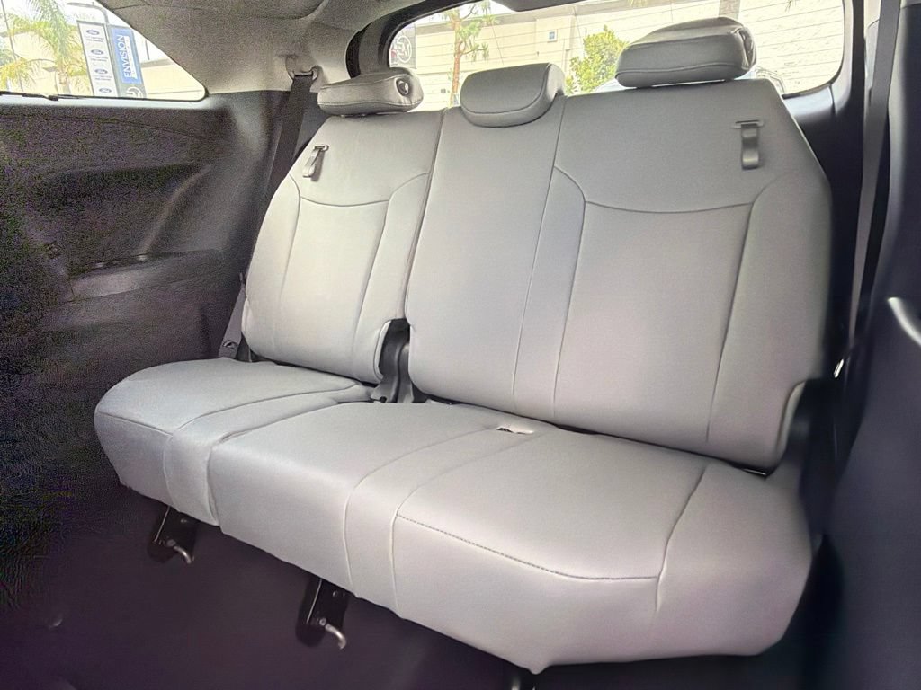 Used 2026 Toyota Sienna XLE FWD image 34