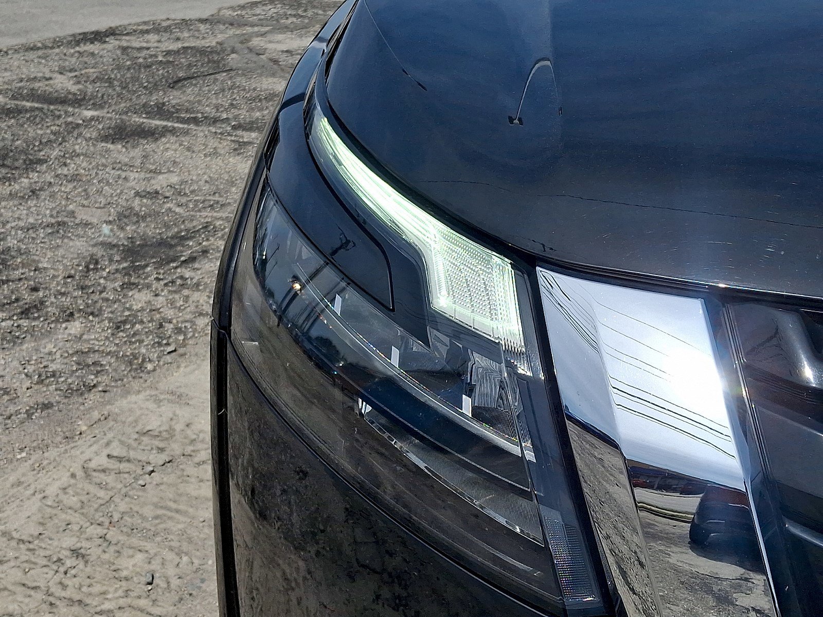 Used 2025 Nissan Pathfinder SV image 8