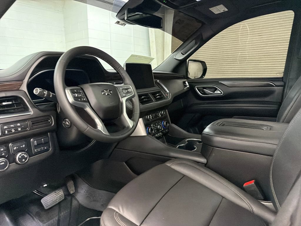 Used 2024 Chevrolet Tahoe Z71 w/ Luxury Package AWD/4WD image 6