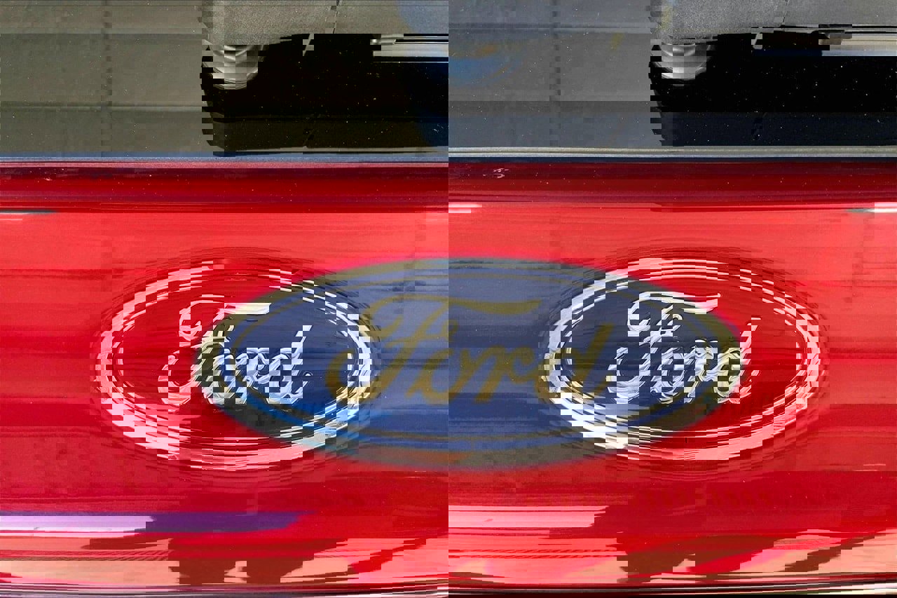 Certified 2022 Ford Explorer XLT w/ Equipment Group 202A image 7