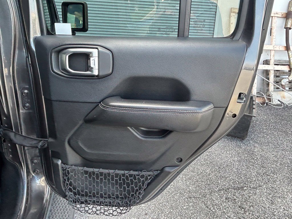 Used 2018 Jeep Wrangler Unlimited Sahara AWD/4WD image 31