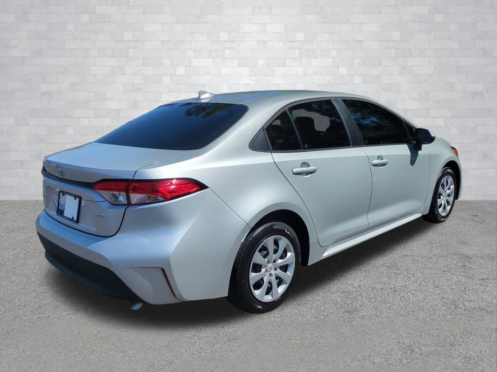 Used 2023 Toyota Corolla LE FWD image 5