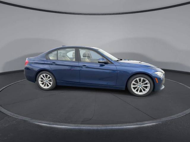 Used 2018 BMW 320i xDrive Sedan w/ Convenience Package AWD/4WD image 9