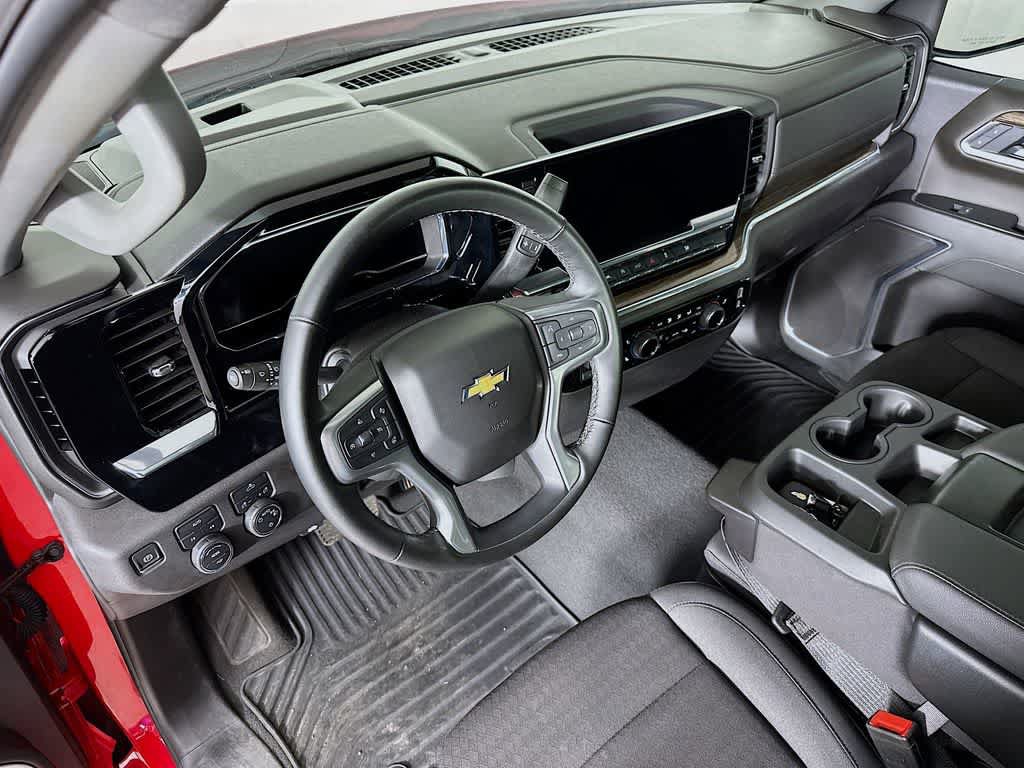 Used 2025 Chevrolet Silverado 1500 LT AWD/4WD image 2