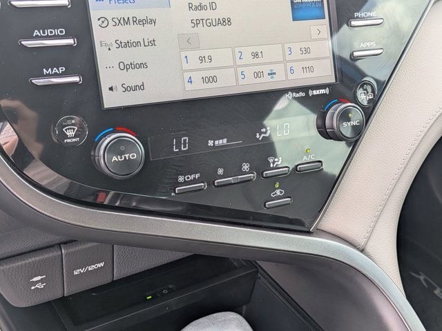 Used 2019 Toyota Camry SE w/ Audio Package FWD image 23