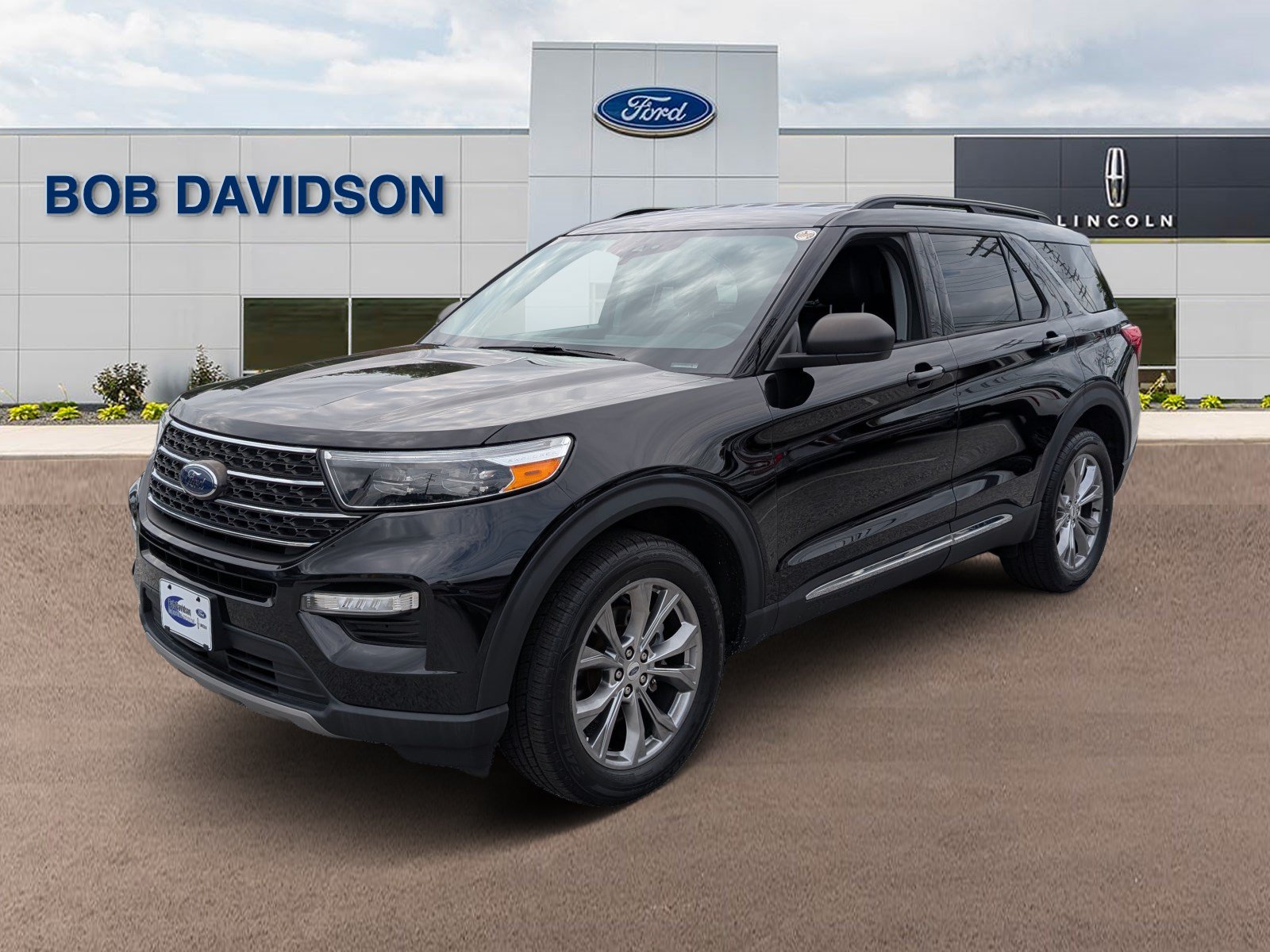 Certified 2022 Ford Explorer XLT w/ Equipment Group 202A