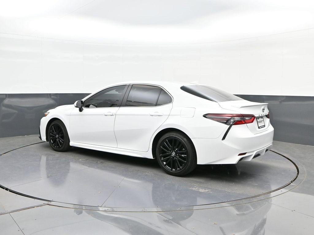 Used 2023 Toyota Camry SE image 2