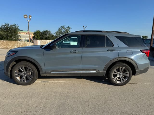 Certified 2025 Ford Explorer Active w/ Active Comfort Package AWD/4WD image 3
