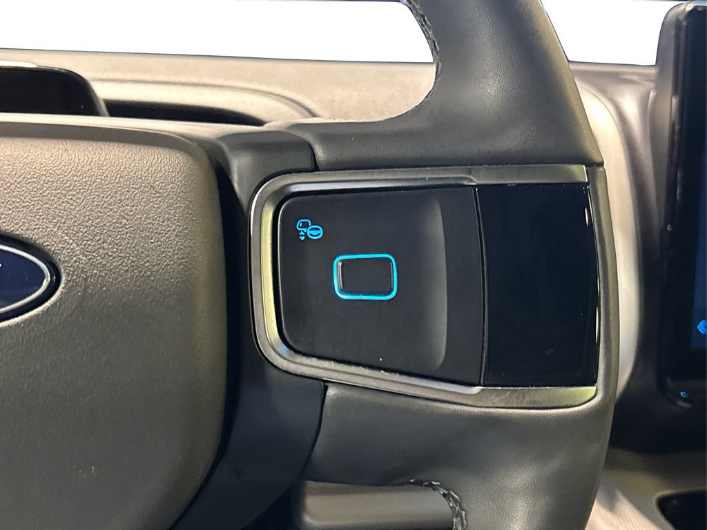 Certified 2025 Ford Expedition Active AWD/4WD image 36