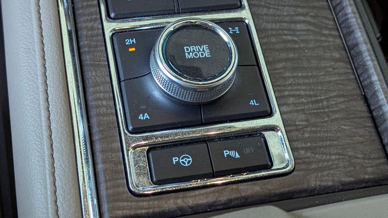 Certified 2019 Ford Expedition Limited w/ Equipment Group 301A image 32