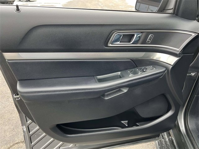 Certified 2018 Ford Explorer XLT w/ Equipment Group 202A image 11
