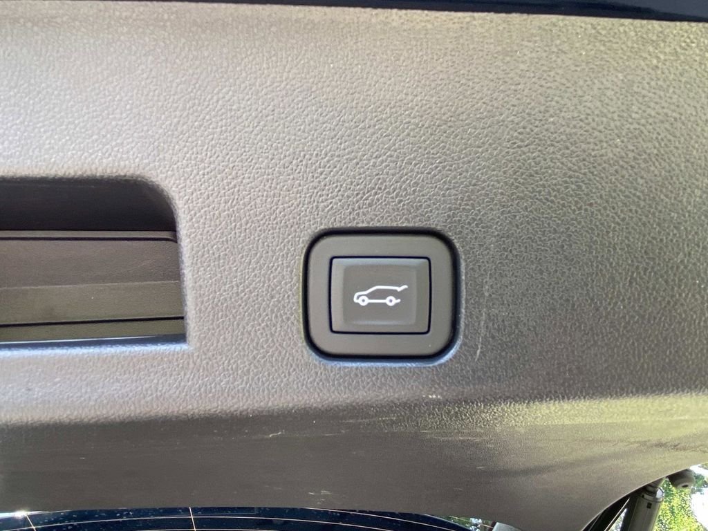 Used 2026 Chevrolet Traverse LT FWD image 7