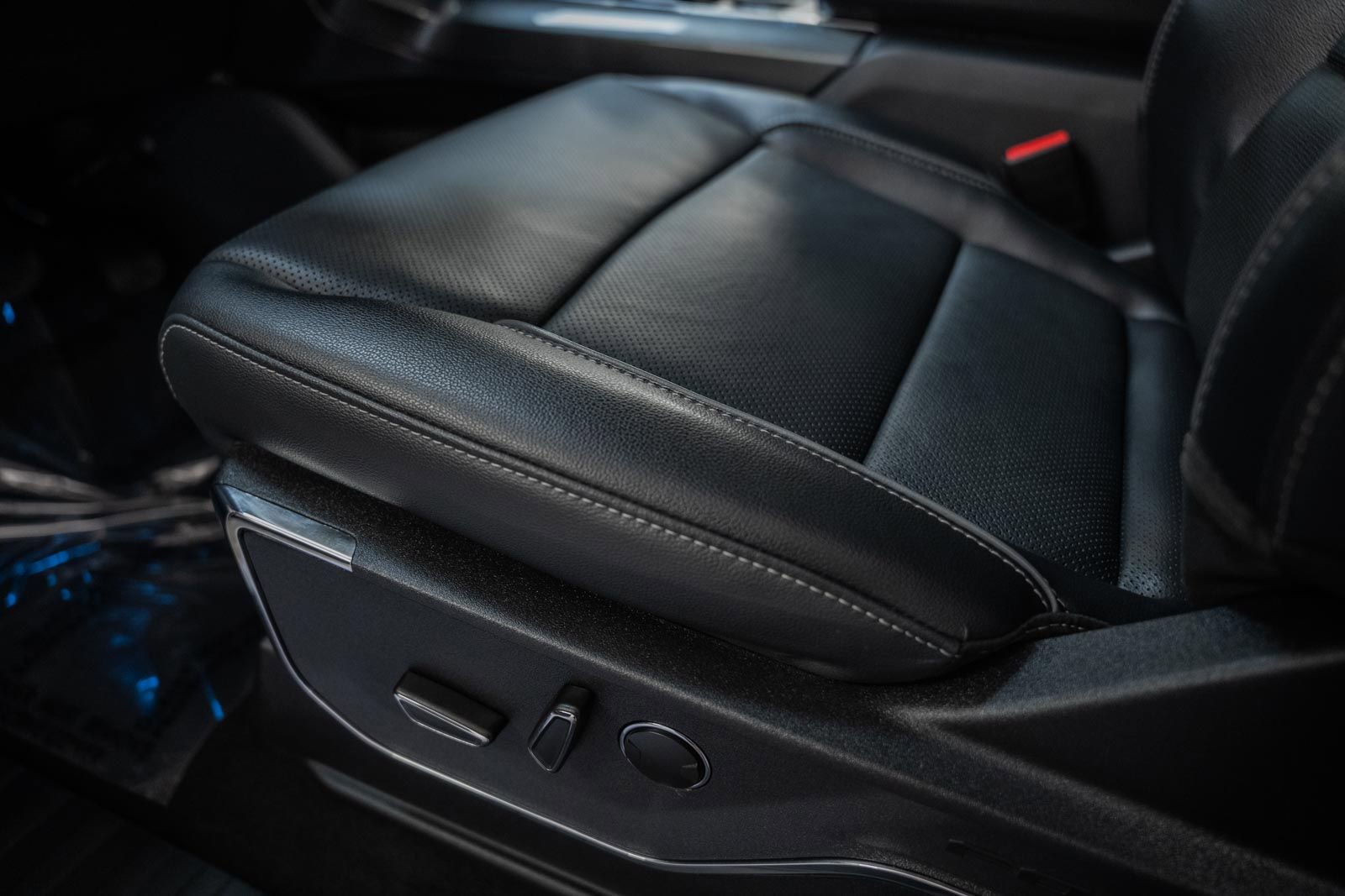 Certified 2023 Ford F150 Lariat w/ Equipment Group 502A High image 46