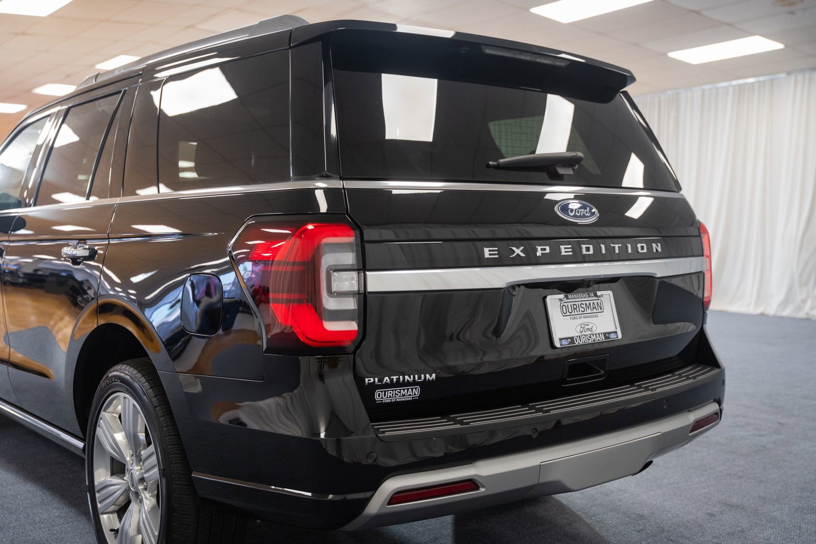 Certified 2023 Ford Expedition Platinum AWD/4WD image 5