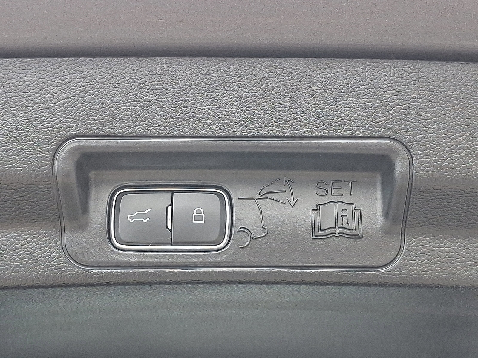 Certified 2025 Ford Explorer ST-Line image 29