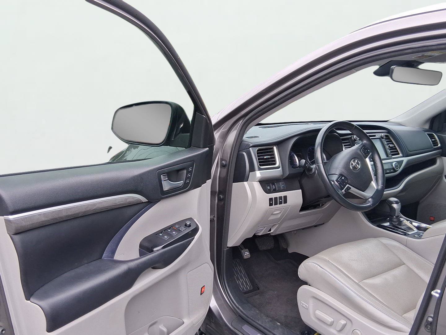 Used 2018 Toyota Highlander Limited FWD image 13
