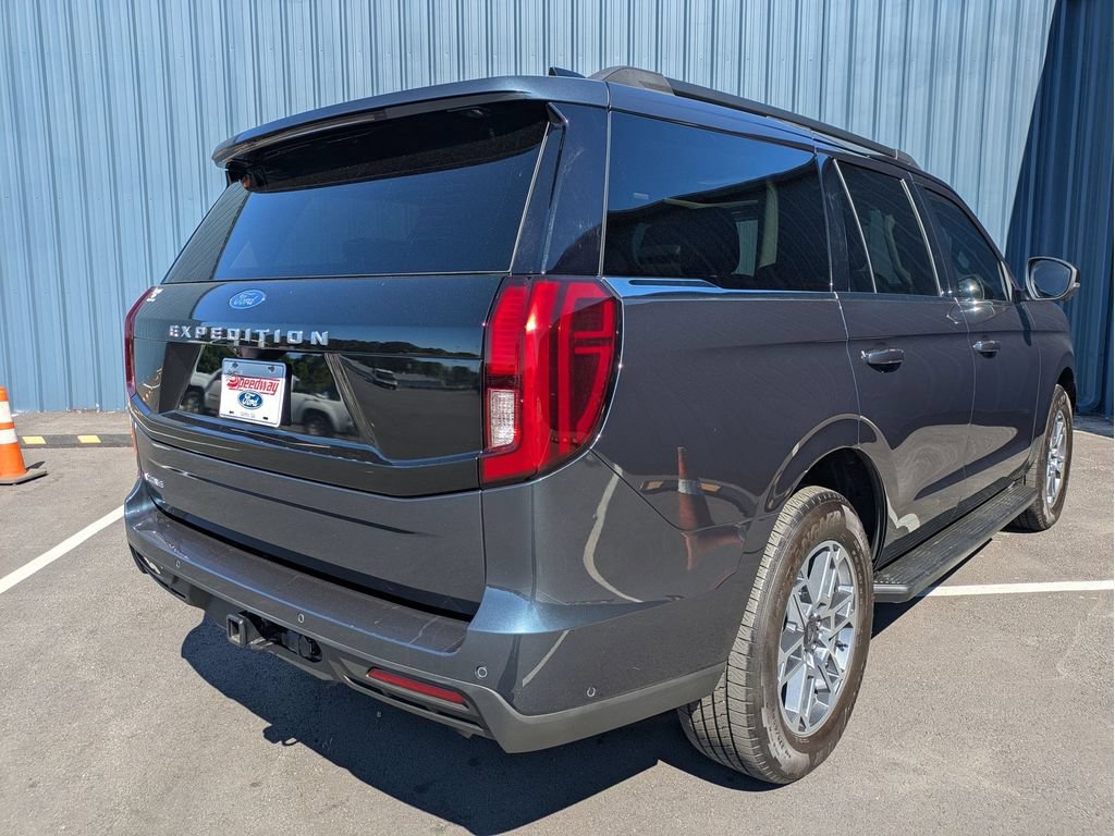 Certified 2025 Ford Expedition Active RWD image 5