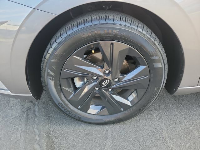 Used 2023 Hyundai Elantra SEL FWD image 31
