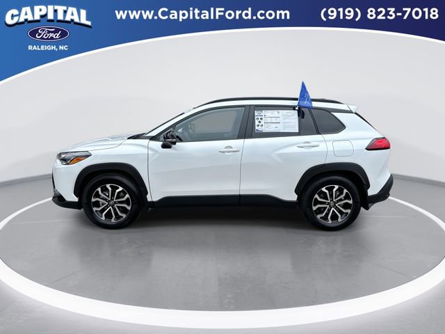 Used 2025 Toyota Corolla Cross AWD Hybrid w/ Moonroof Package image 5