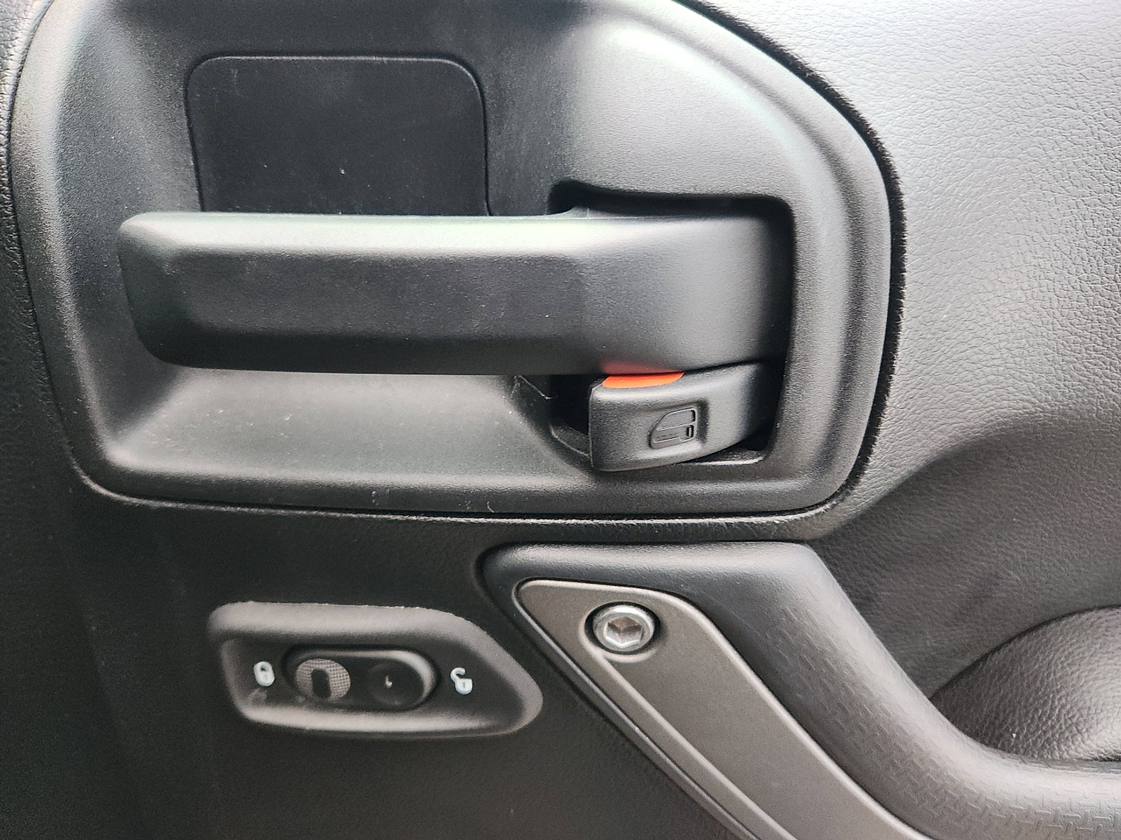 Used 2018 Jeep Wrangler Unlimited Sport image 33