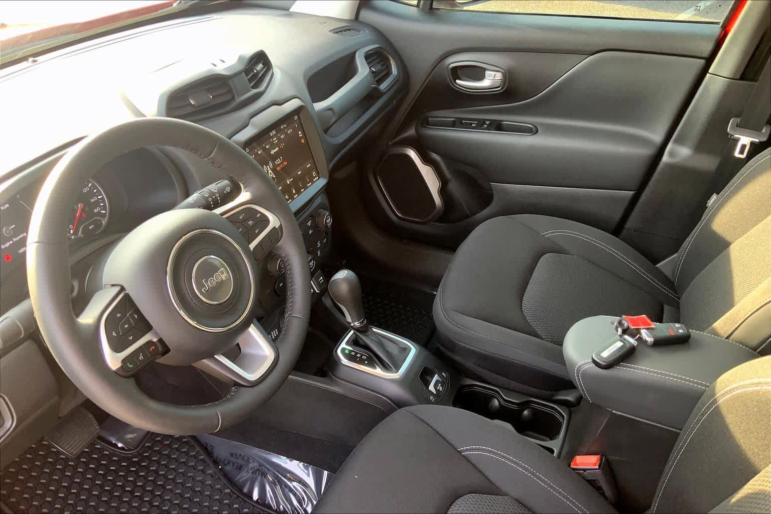 Used 2023 Jeep Renegade Latitude w/ Sun/Sound Group AWD/4WD image 16