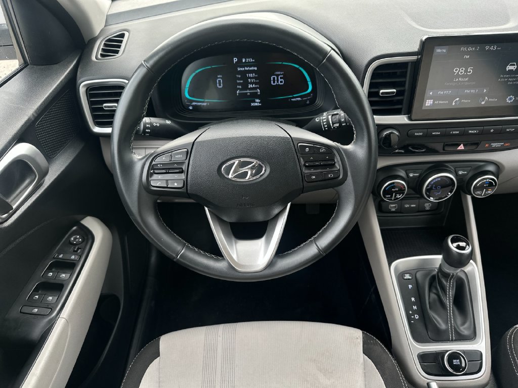 Used 2025 Hyundai Venue SEL FWD image 13