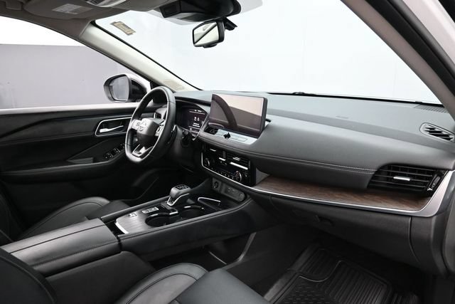 Used 2025 Nissan Rogue Platinum w/ Platinum Premium Package FWD image 32