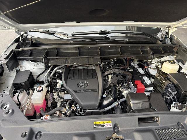 Used 2023 Toyota Highlander LE image 5