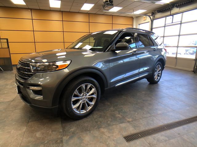 Certified 2023 Ford Explorer XLT w/ Equipment Group 202A AWD/4WD image 3