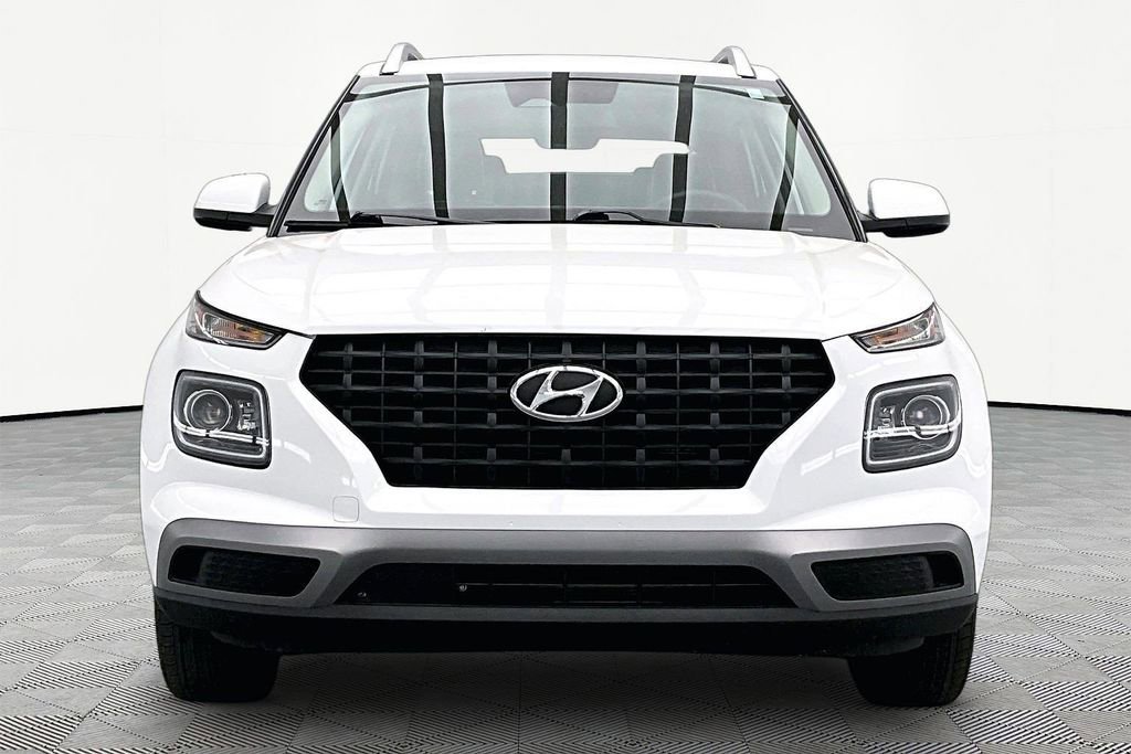 Used 2024 Hyundai Venue Limited FWD image 3