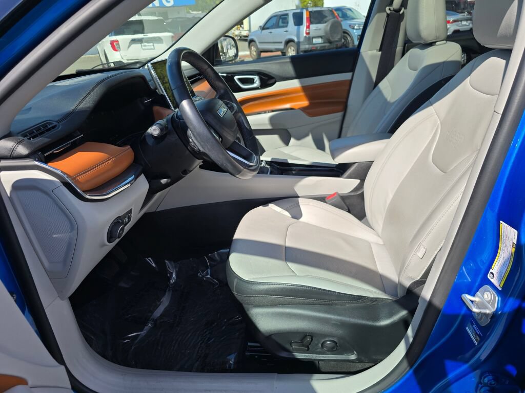Used 2022 Jeep Compass Limited w/ Elite Group AWD/4WD image 14