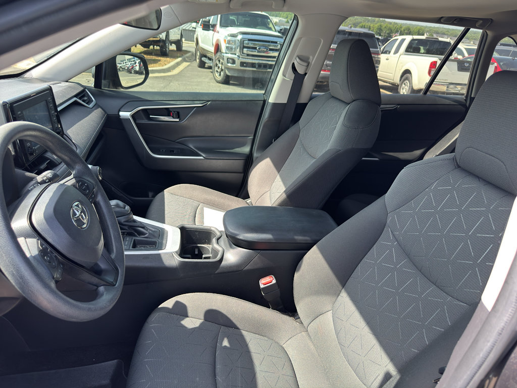 Used 2022 Toyota RAV4 XLE w/ Convenience Package FWD image 13