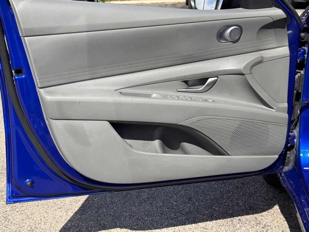 Used 2024 Hyundai Elantra SE FWD image 15