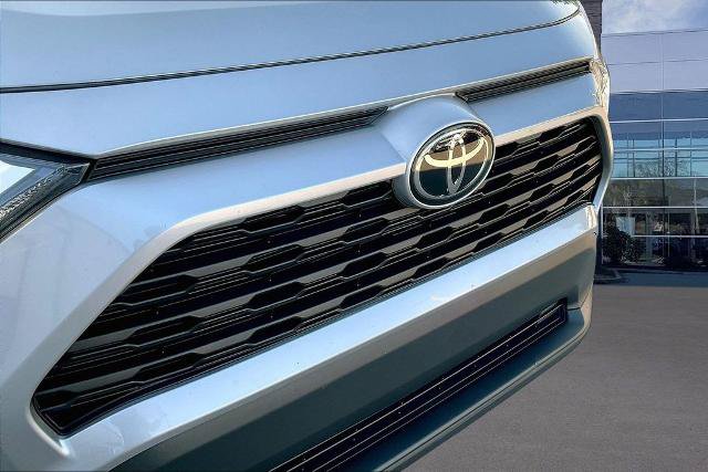 Used 2024 Toyota RAV4 XLE FWD image 33