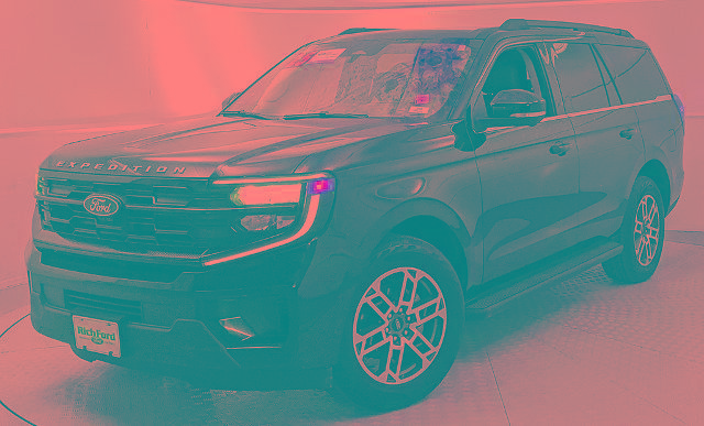 Certified 2025 Ford Expedition Active AWD/4WD image 6