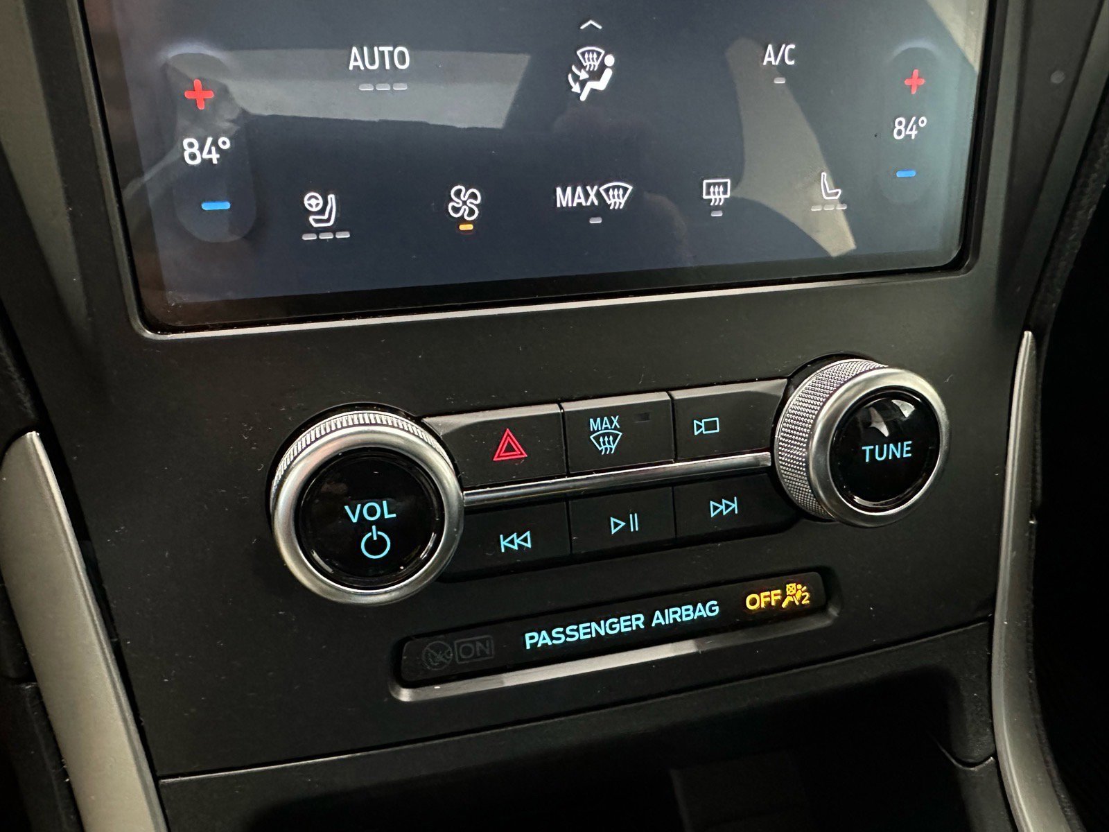 Certified 2024 Ford Edge ST-Line w/ Class II Trailer Tow Package image 40