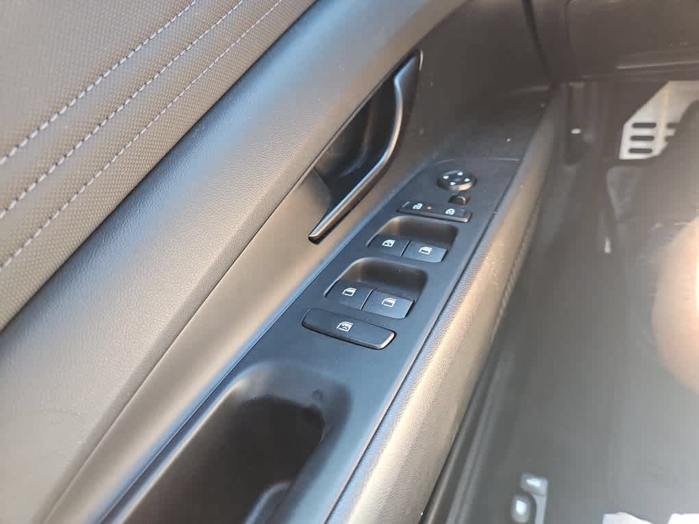 Used 2025 Hyundai Elantra Sport FWD image 19