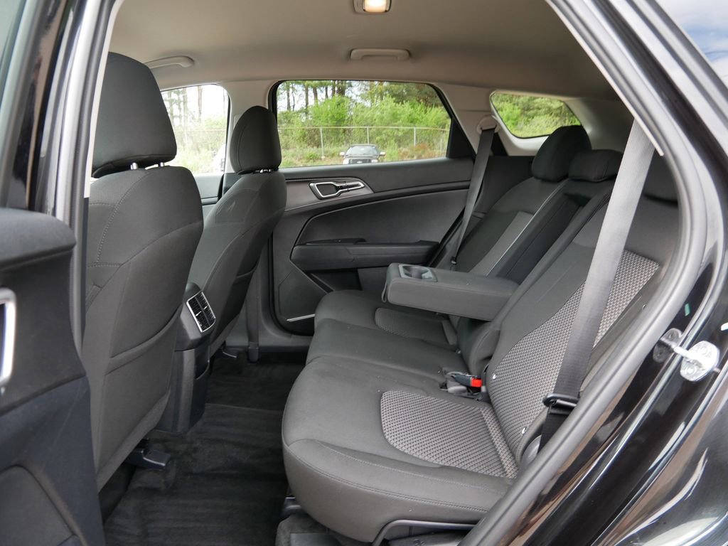 Used 2023 Kia Sportage LX AWD/4WD image 11