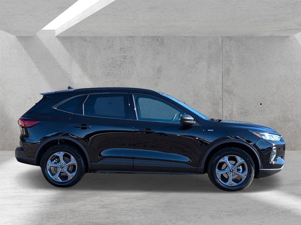 Certified 2025 Ford Escape ST-Line AWD/4WD image 2