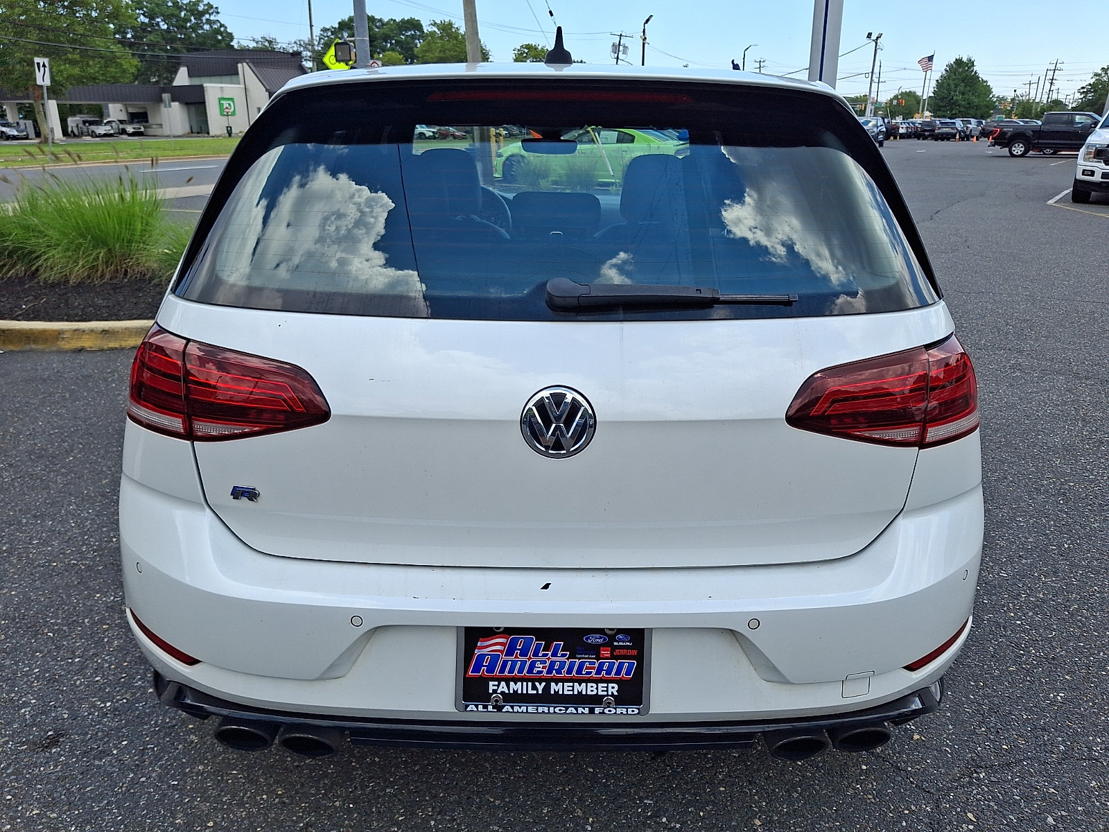Used 2018 Volkswagen Golf R 4-Door AWD/4WD image 9