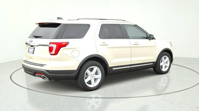 Certified 2018 Ford Explorer XLT FWD image 7