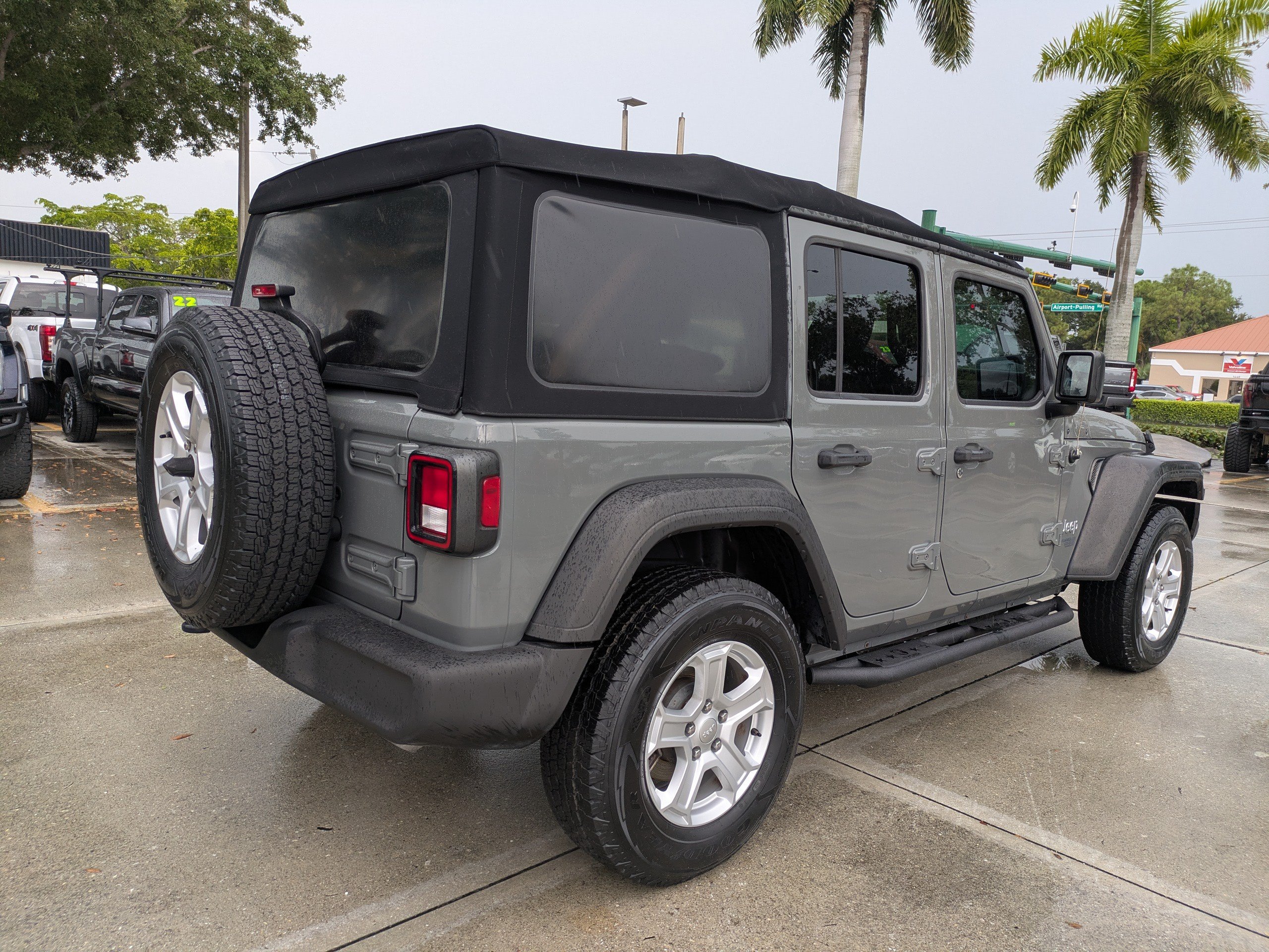Used 2019 Jeep Wrangler Unlimited Sport S AWD/4WD image 4