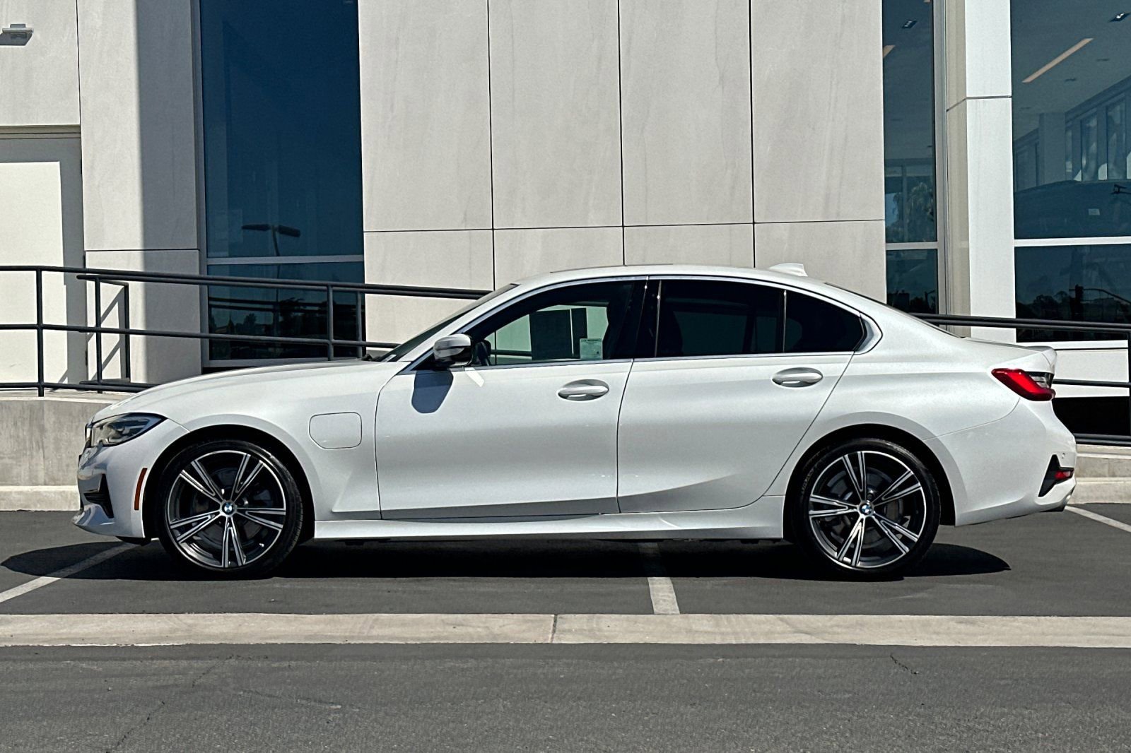 Used 2021 BMW 330e w/ Convenience Package RWD image 6