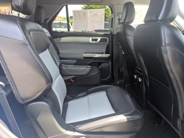 Certified 2022 Ford Explorer XLT w/ Equipment Group 202A RWD image 34